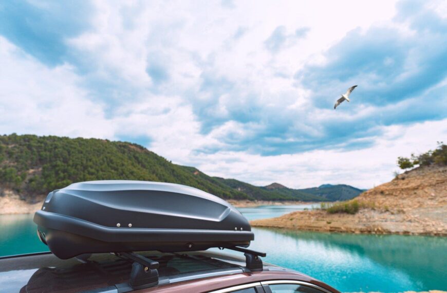 Jak dobrać bagażnik dachowy? – rodzaje bagażników, nośność, dopasowanie do samochodu.