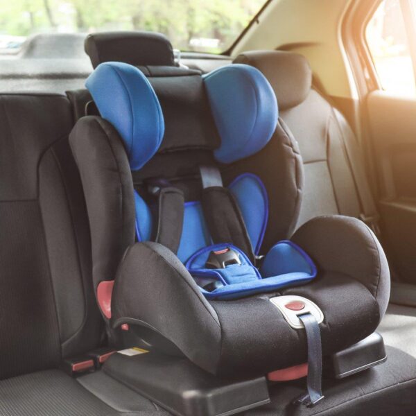 Jak wybrać fotelik samochodowy dla dziecka? – rodzaje fotelików, testy bezpieczeństwa, wybór odpowiedniego.