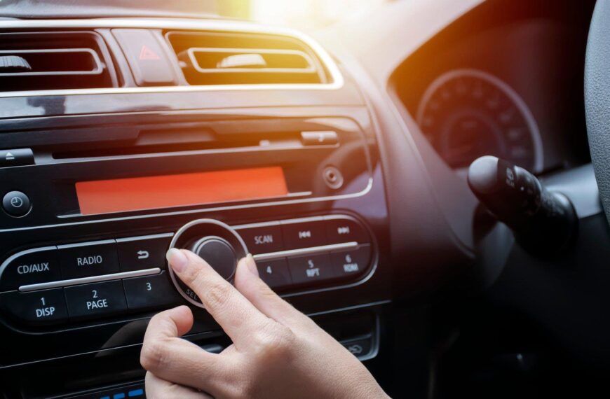 Jak wybrać system audio do samochodu? – rodzaje systemów, funkcje, jakość dźwięku.