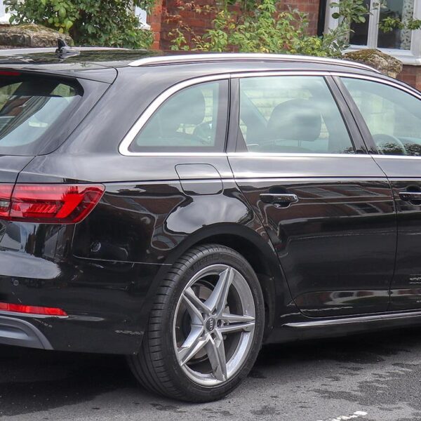 Mercedes-Benz Klasy C vs. Audi A4: Które auto wybrać?