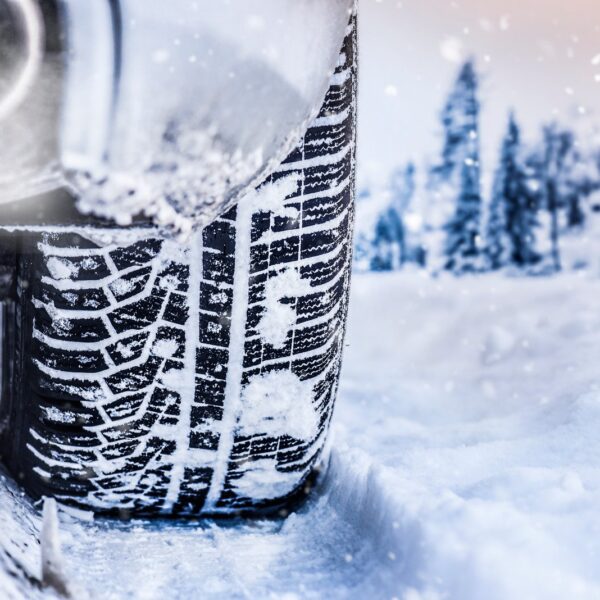 Jakie opony wybrać na sezon zimowy? – testy, opinie, porównanie marek.