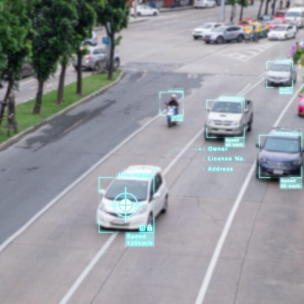 Zastosowanie zaawansowanej technologii AI w nowoczesnych systemach bezpieczeństwa pojazdów