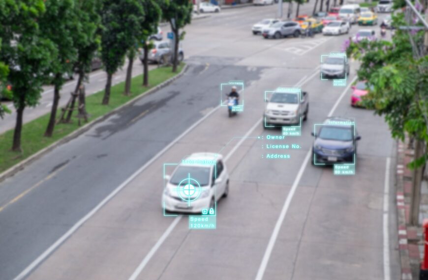 Zastosowanie zaawansowanej technologii AI w nowoczesnych systemach bezpieczeństwa pojazdów
