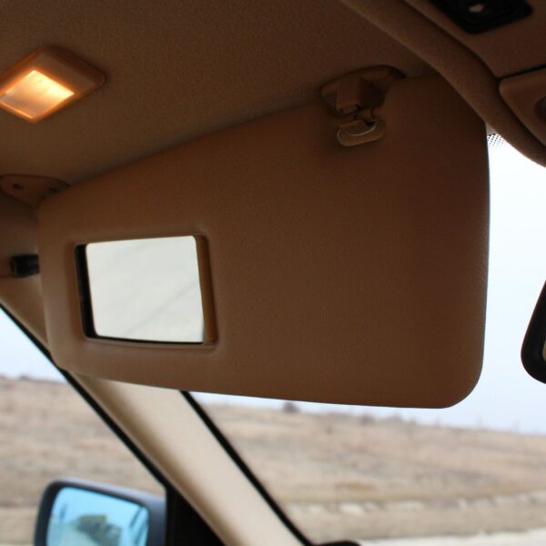 Jak wybrać idealne osłony przeciwsłoneczne do samochodu? – praktyczne porady i recenzje marek