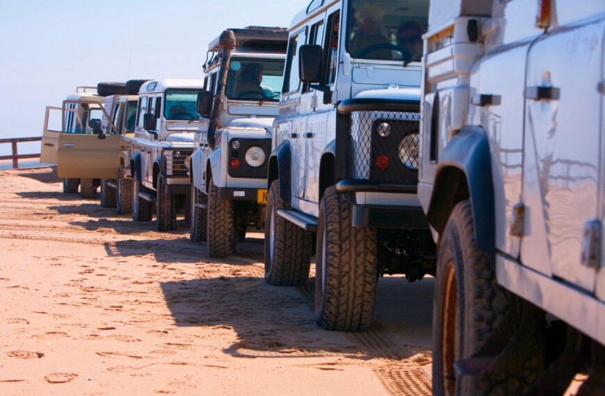 Historia i ewolucja napędów 4×4 w motoryzacji.