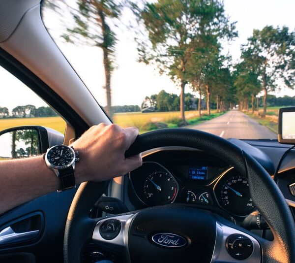 Jak przygotować samochód do długiej podróży? – lista sprawdzonych porad dla kierowców