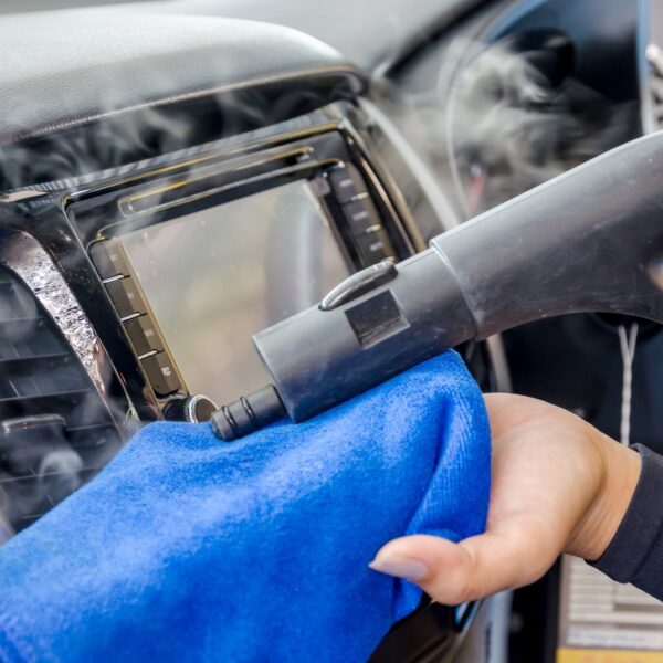 Jak przygotować samochód do długiej podróży? Kompletna lista kontrolna dla kierowców.