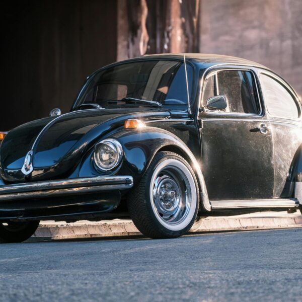 Historia kultowych modeli Volkswagen Transporter: Od T1 do współczesnych wersji.