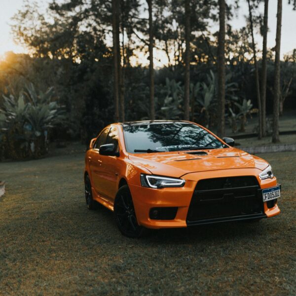 Ewolucja designu samochodów w ciągu ostatnich 50 lat: od klasyki do futurystycznych modeli.