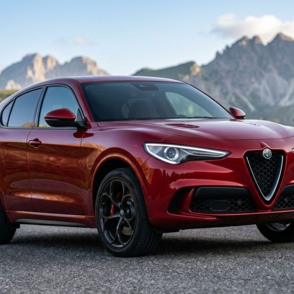 Alfa Romeo Stelvio nowej generacji: powrót do spalinowych korzeni
